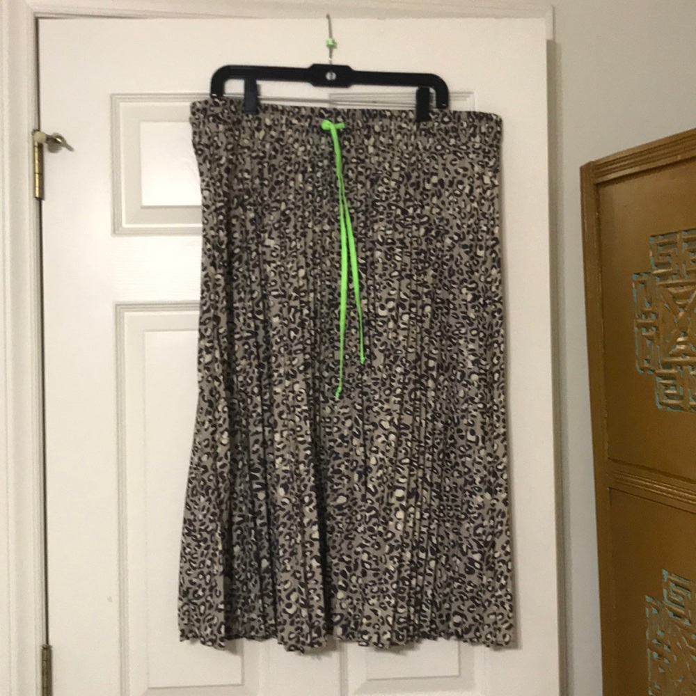 Accordion cheetah print maxi skirt